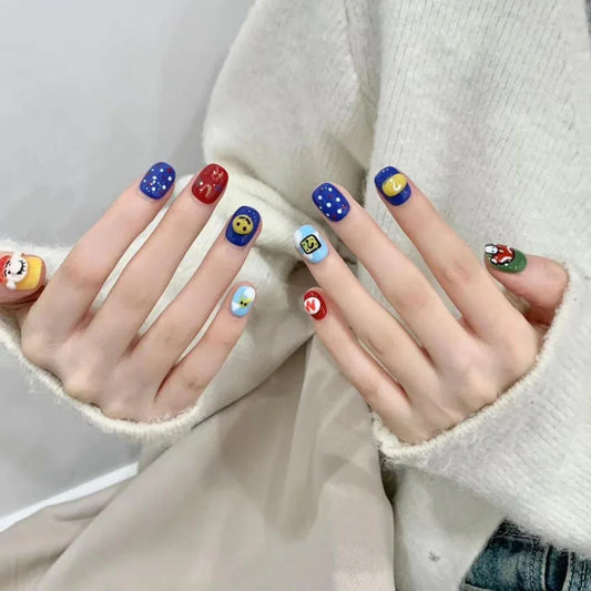 10'lu Renkli Kısa Yuvarlak TT1188 Tekrar Kullanılabilir El Yapımı Protez Takma Tırnak