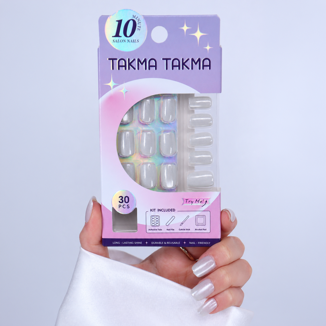 Gümüş Beyaz Simli Cat Eye Kısa Balerin Soft Jel Standart Beden 30'lu Takma Tırnak MKBL3663