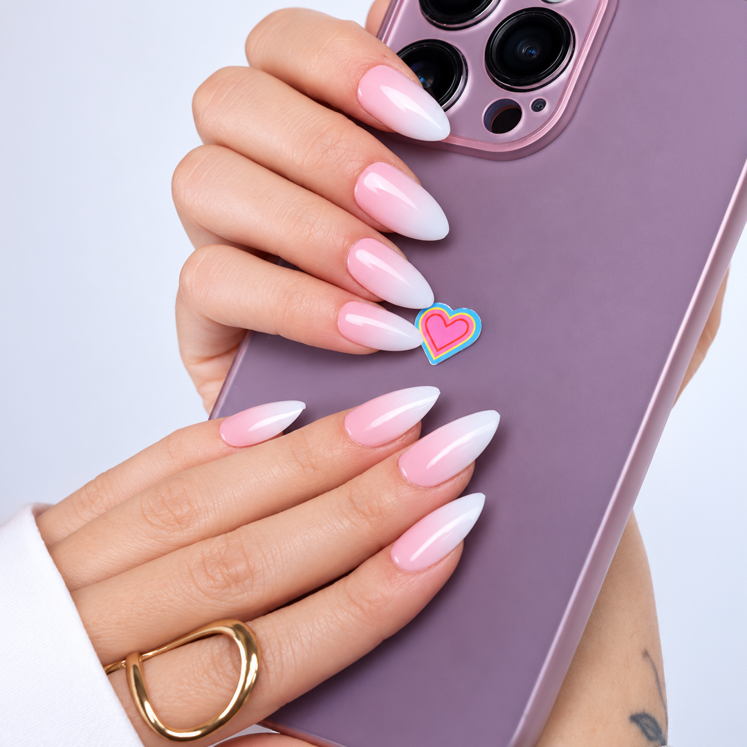 Pembe - Beyaz Ombre Kısa Badem Soft Jel Standart Beden 30'lu Takma Tırnak MKBD3665